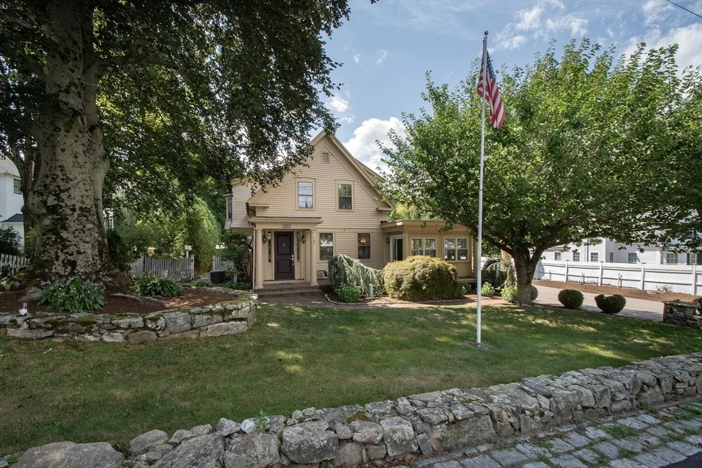 3 bed, 2 bath apartment for rent at 187 S Main St Unit 1, Cohasset — photo 2 of 42