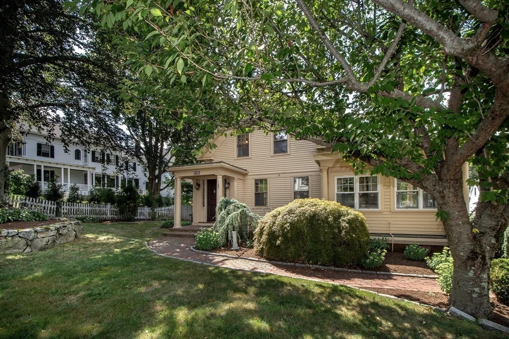 3 bed, 2 bath apartment for rent at 187 S Main St Unit 1, Cohasset — photo 5 of 42