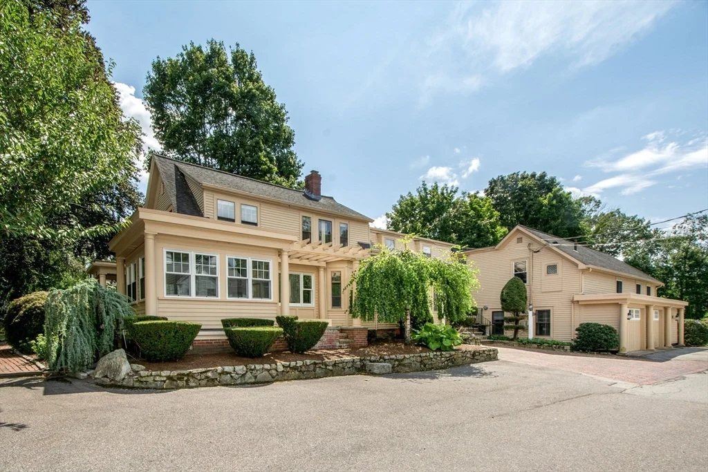 3 bed, 2 bath apartment for rent at 187 S Main St Unit 1, Cohasset — photo 4 of 42