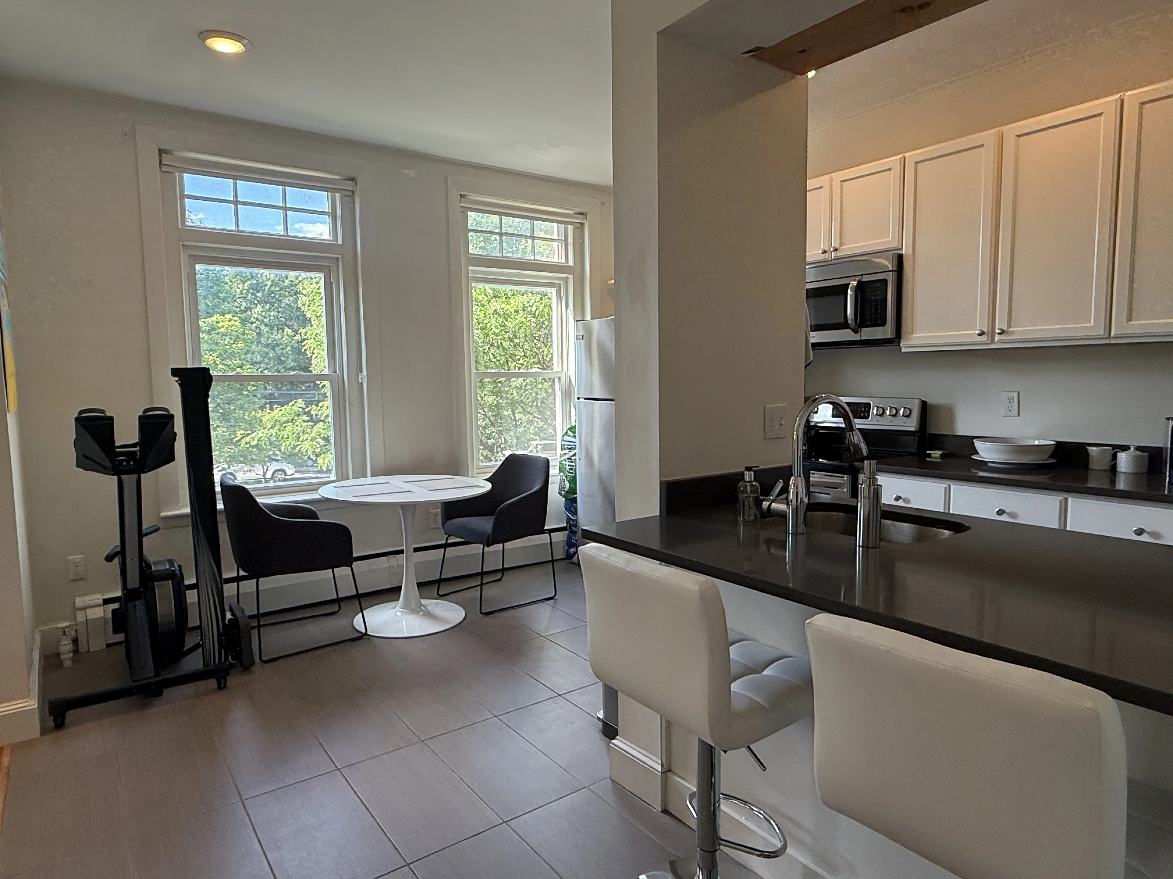 1 bed, 1 bath apartment for rent at 1871 Beacon St Unit 5, Brookline — photo 4 of 10