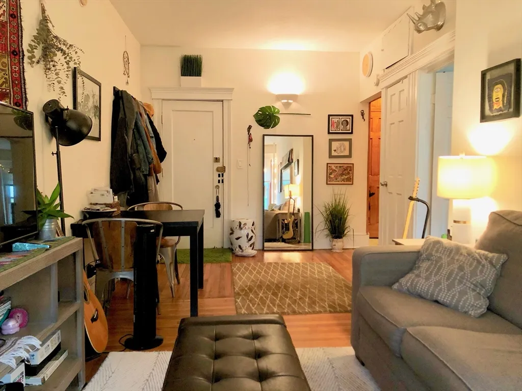 1 bed, 1 bath apartment for rent at 1872 Commonwealth Ave Unit 6, Brighton — photo 2 of 18