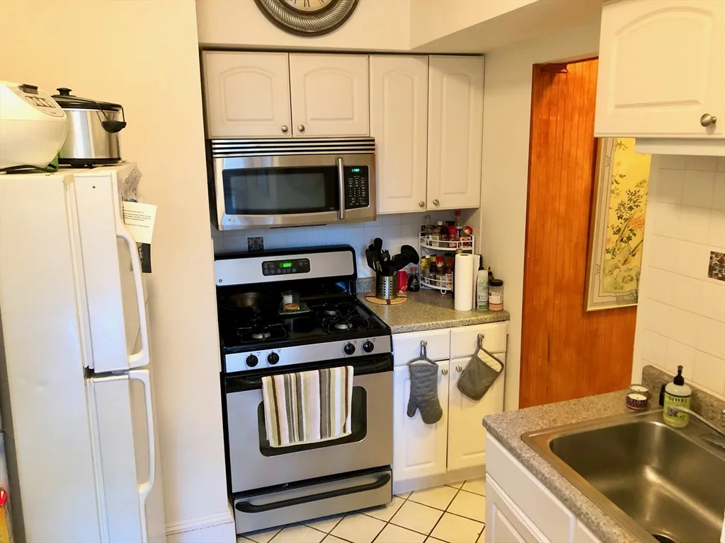 1 bed, 1 bath apartment for rent at 1872 Commonwealth Ave Unit 6, Brighton — photo 10 of 18