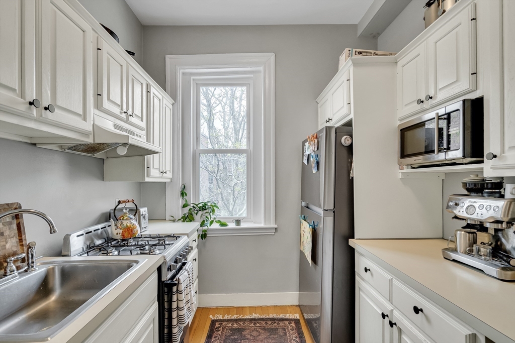 2 bed, 1 bath apartment for rent at 1874 Beacon St Unit 3, Brookline — photo 10 of 16