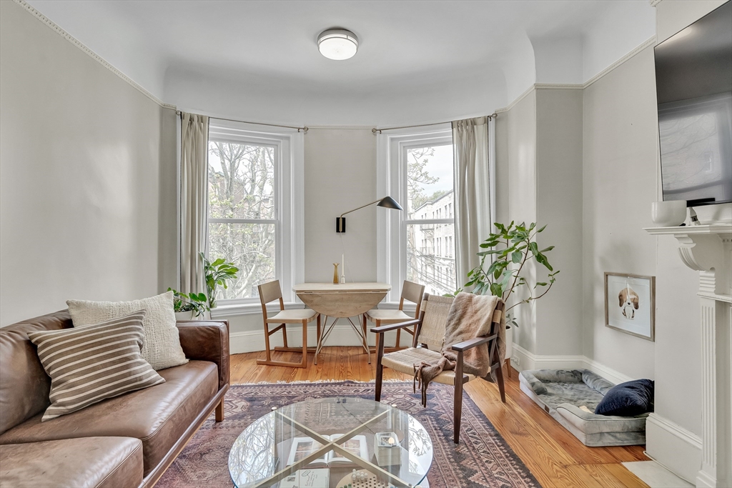 2 bed, 1 bath apartment for rent at 1874 Beacon St Unit 3, Brookline — photo 2 of 16