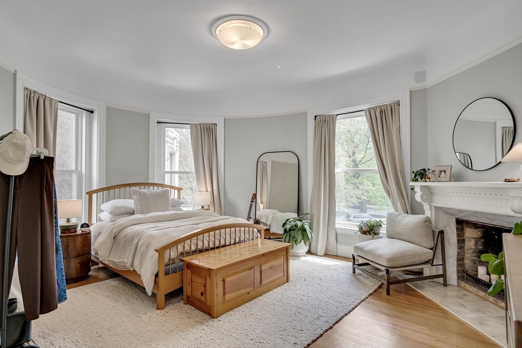 2 bed, 1 bath apartment for rent at 1874 Beacon St Unit 3, Brookline — photo 4 of 16