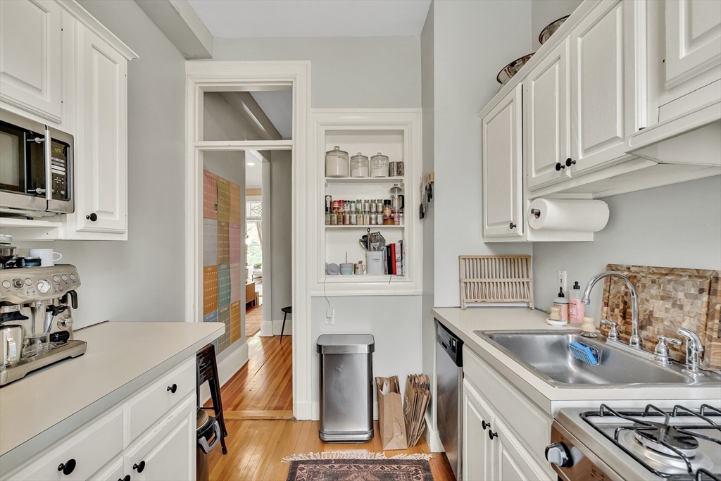 2 bed, 1 bath apartment for rent at 1874 Beacon St Unit 3, Brookline — photo 11 of 16