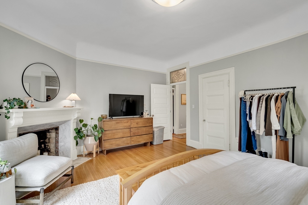 2 bed, 1 bath apartment for rent at 1874 Beacon St Unit 3, Brookline — photo 6 of 16