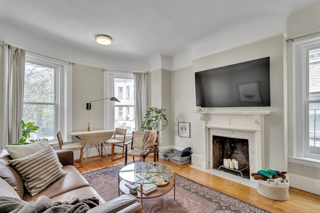 2 bed, 1 bath apartment for rent at 1874 Beacon St Unit 3, Brookline