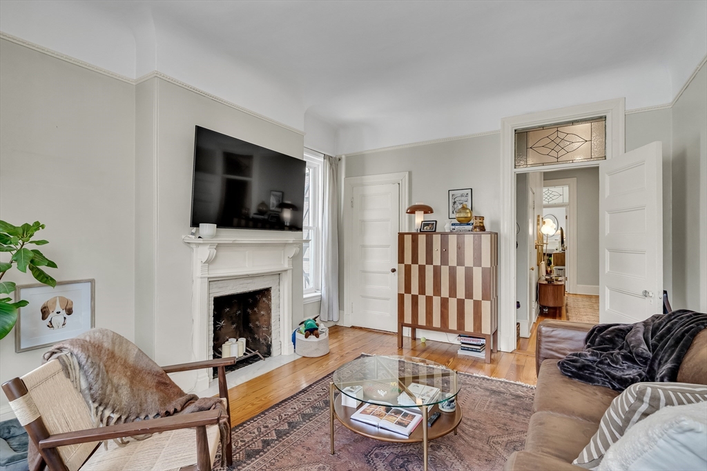 2 bed, 1 bath apartment for rent at 1874 Beacon St Unit 3, Brookline — photo 3 of 16