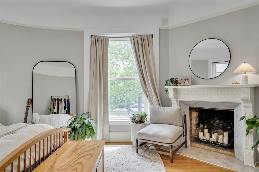 2 bed, 1 bath apartment for rent at 1874 Beacon St Unit 3, Brookline — photo 5 of 16