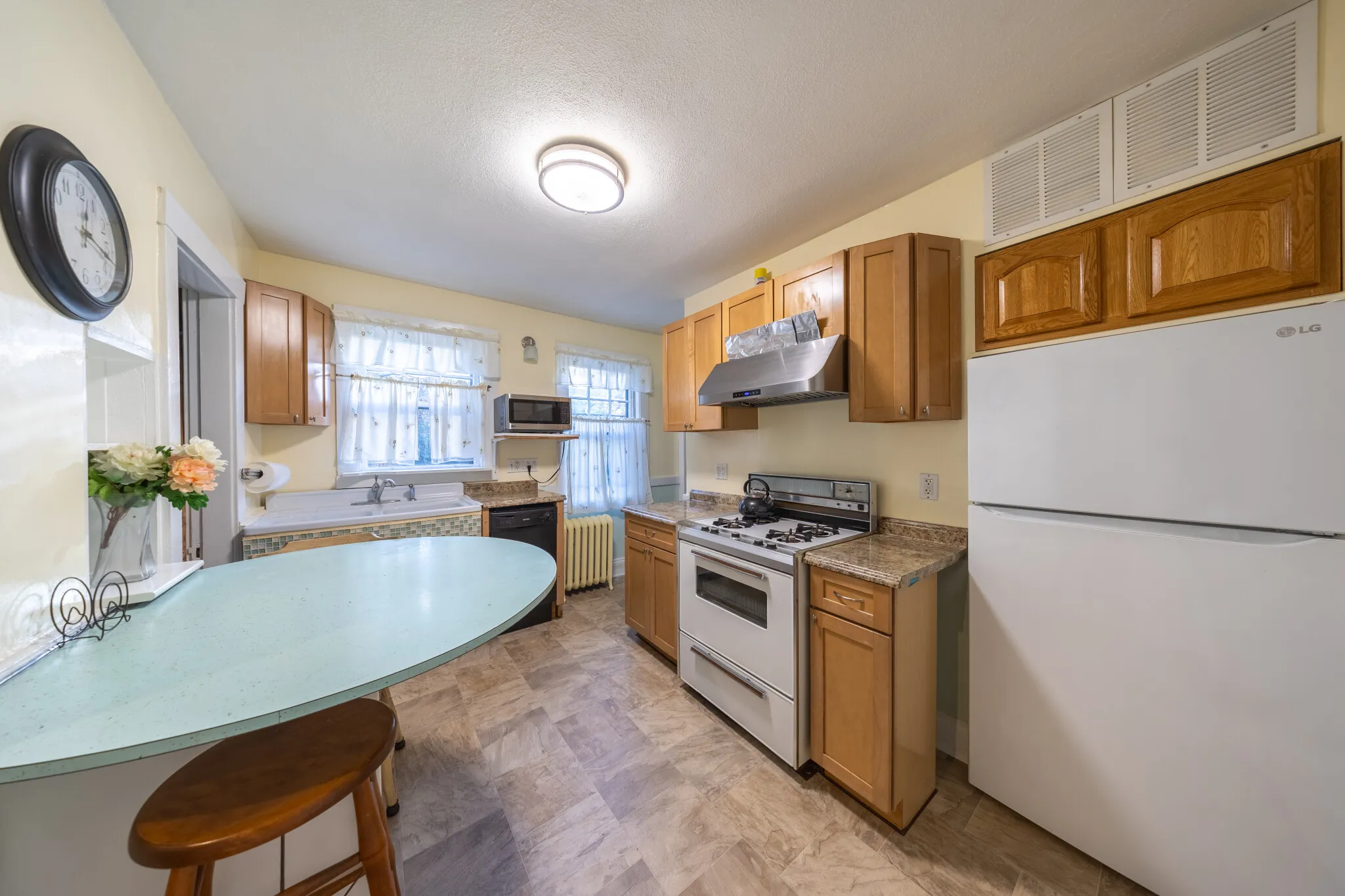 3 bed, 1 bath apartment for rent at 1876 Washington St Unit 1, Auburndale
