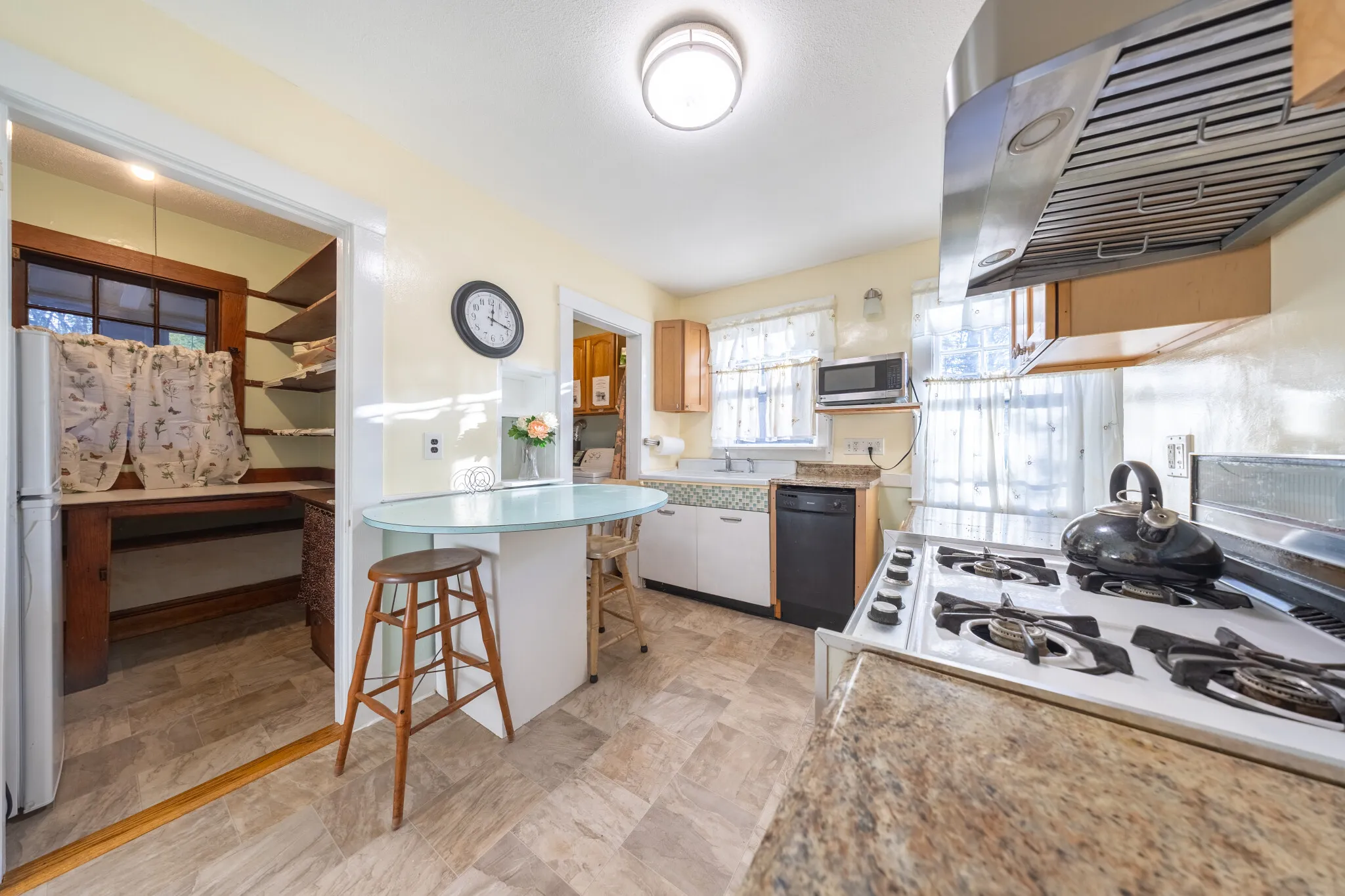 3 bed, 1 bath apartment for rent at 1876 Washington St Unit 1, Auburndale — photo 3 of 23
