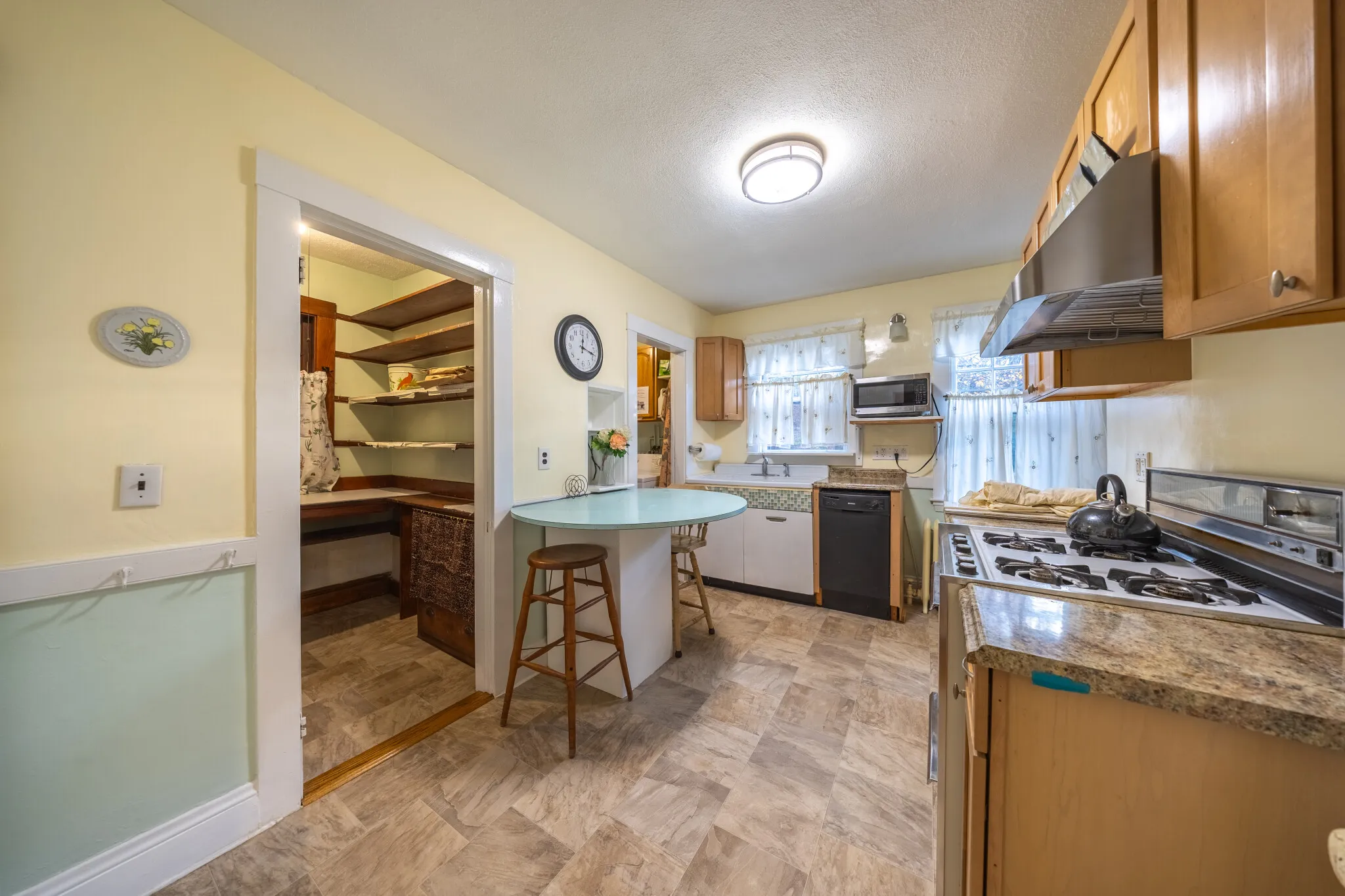 3 bed, 1 bath apartment for rent at 1876 Washington St Unit 1, Auburndale — photo 2 of 23