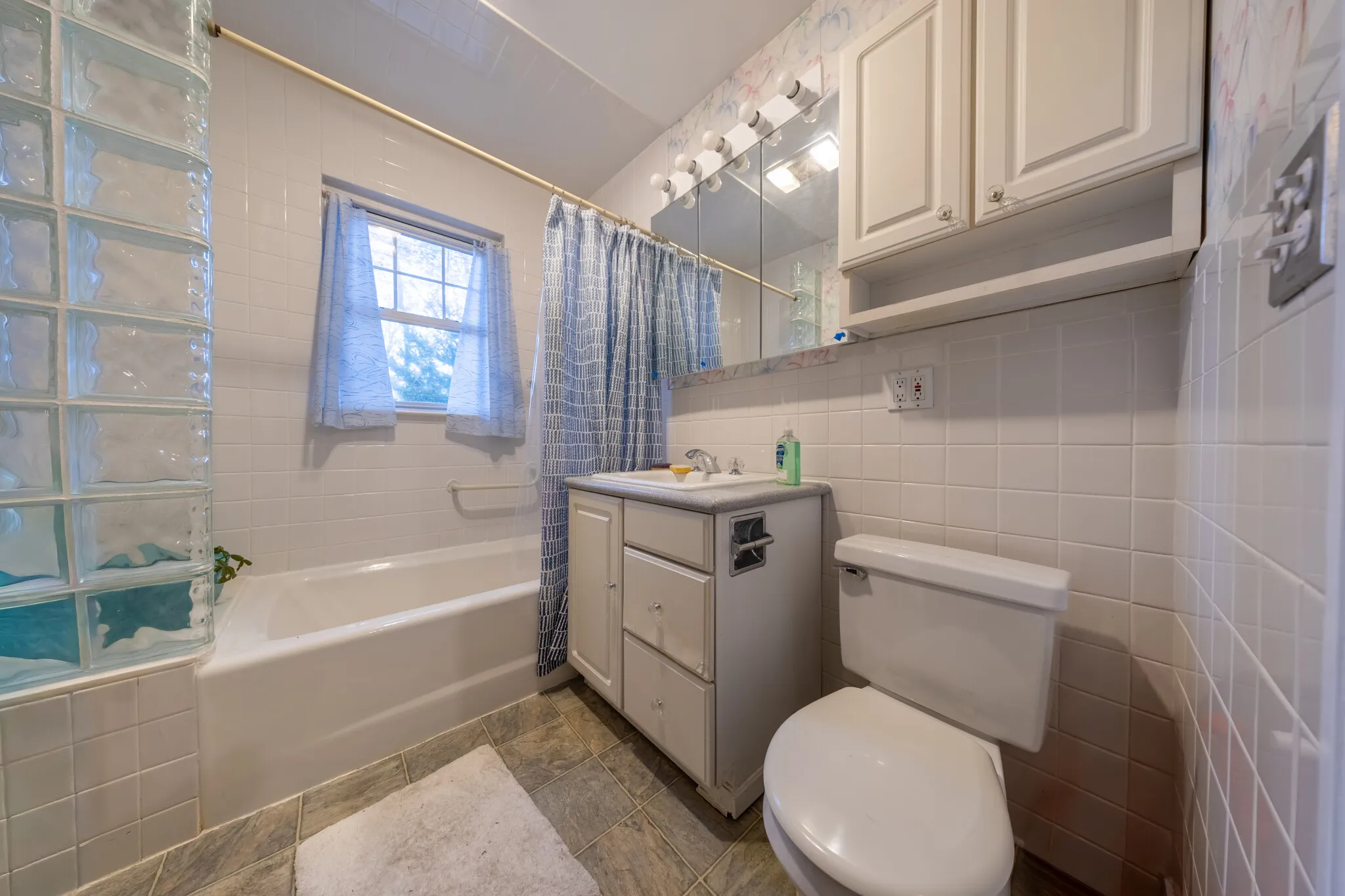 3 bed, 1 bath apartment for rent at 1876 Washington St Unit 1, Auburndale — photo 14 of 23