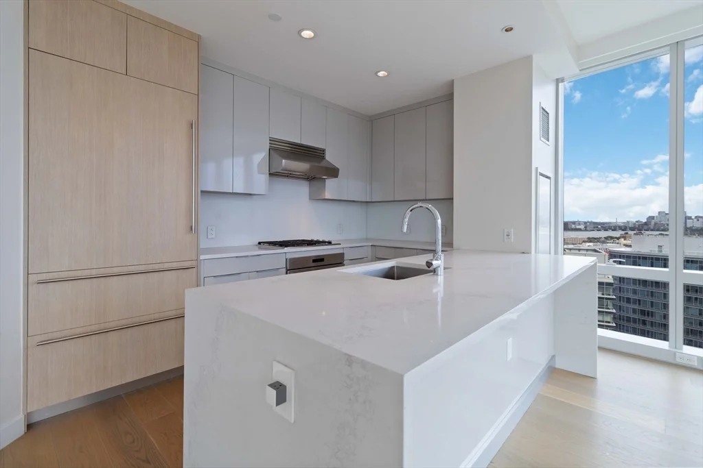 2 bed, 2 bath apartment for rent at 188 Brookline Ave Unit 20L, Fenway — photo 2 of 11