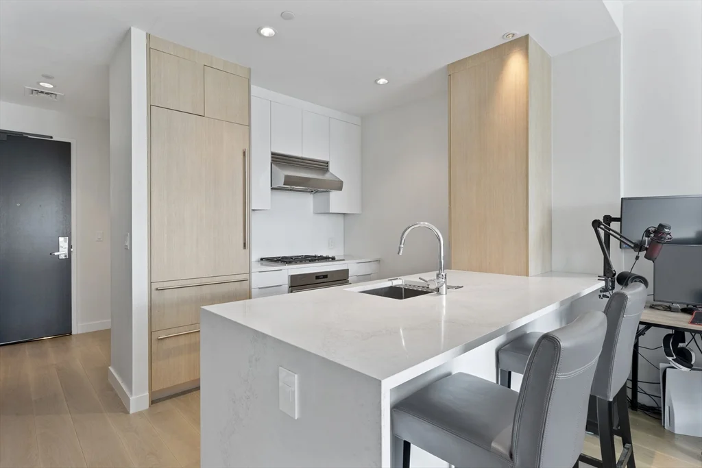 1 bed, 1 bath apartment for rent at 188 Brookline Ave Unit 24F, Fenway — photo 2 of 32