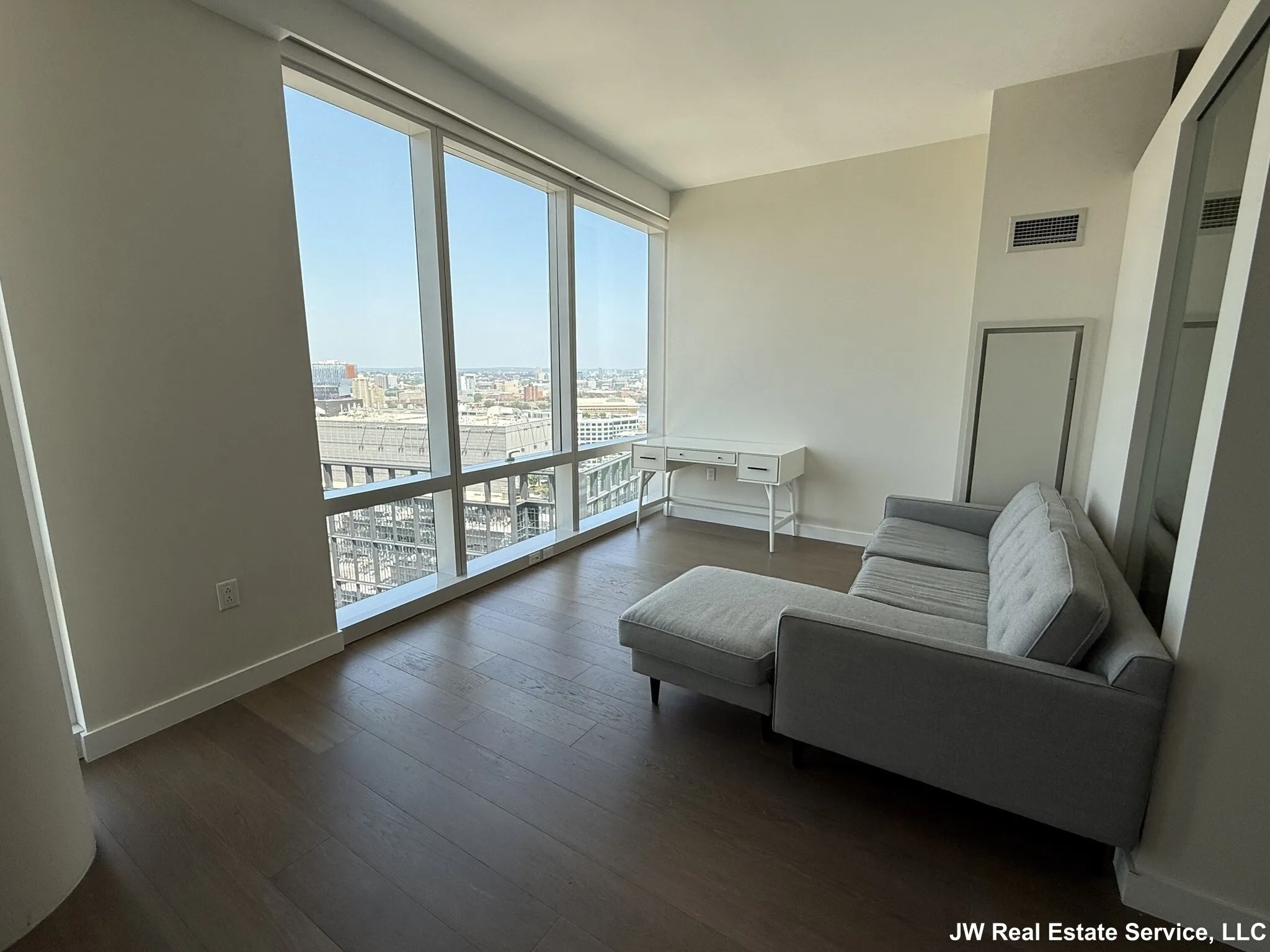 1 bed, 1 bath apartment for rent at 188 Brookline Ave Unit 27G, Fenway — photo 2 of 24