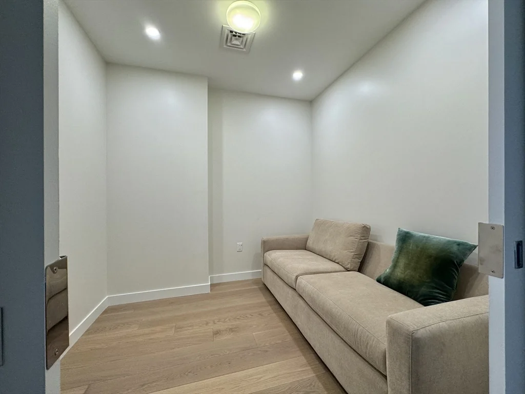1 bed, 1 bath apartment for rent at 188 Brookline Ave Unit 27H, Fenway — photo 10 of 41