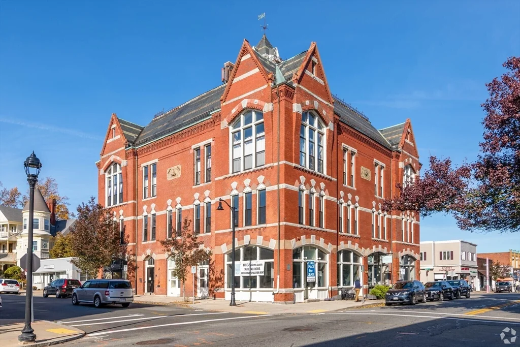 1 bed, 1 bath apartment for rent at 188 Cabot St Unit 406, Beverly — photo 1 of 10