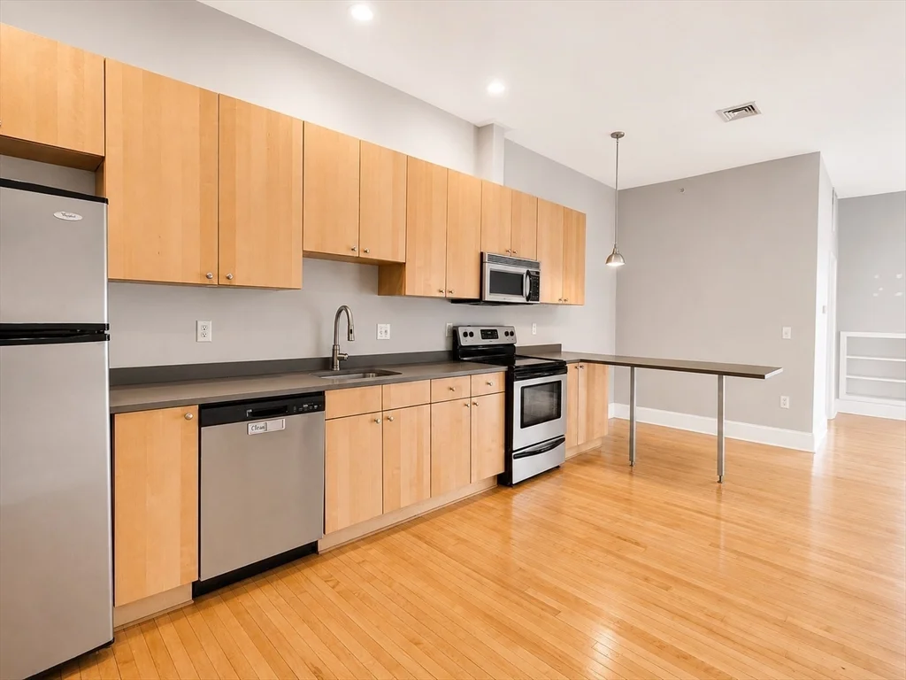 1 bed, 1 bath apartment for rent at 188 Cabot St Unit 406, Beverly — photo 2 of 10