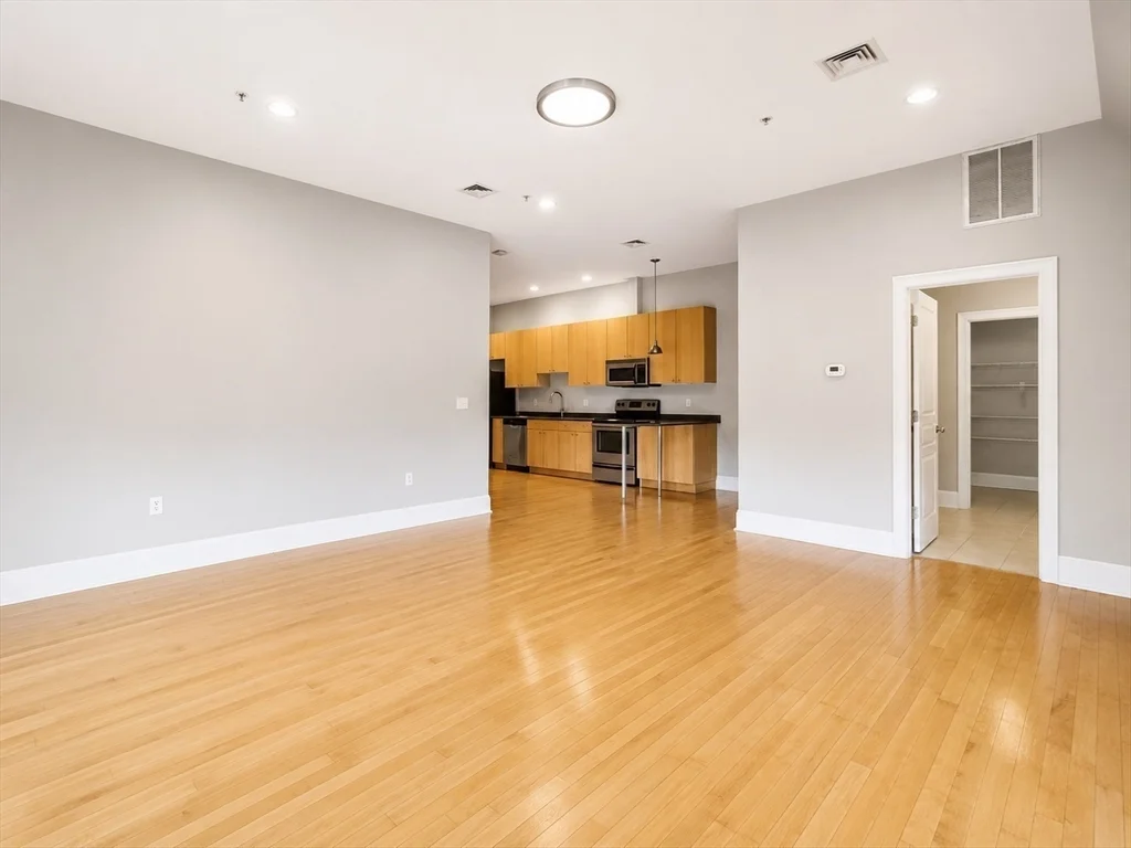 1 bed, 1 bath apartment for rent at 188 Cabot St Unit 406, Beverly — photo 4 of 10