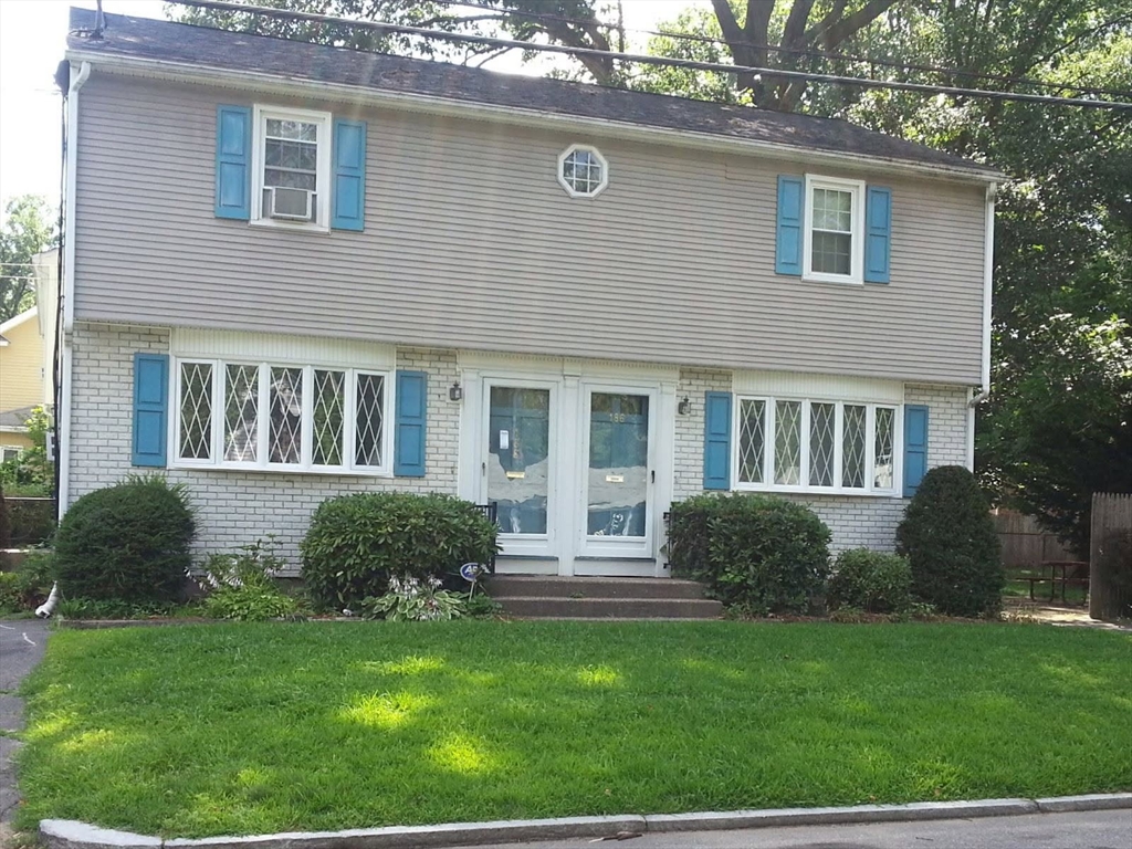2 bed, 1 bath apartment for rent at 188 Carver St Unit Left side, Springfield — photo 1 of 8