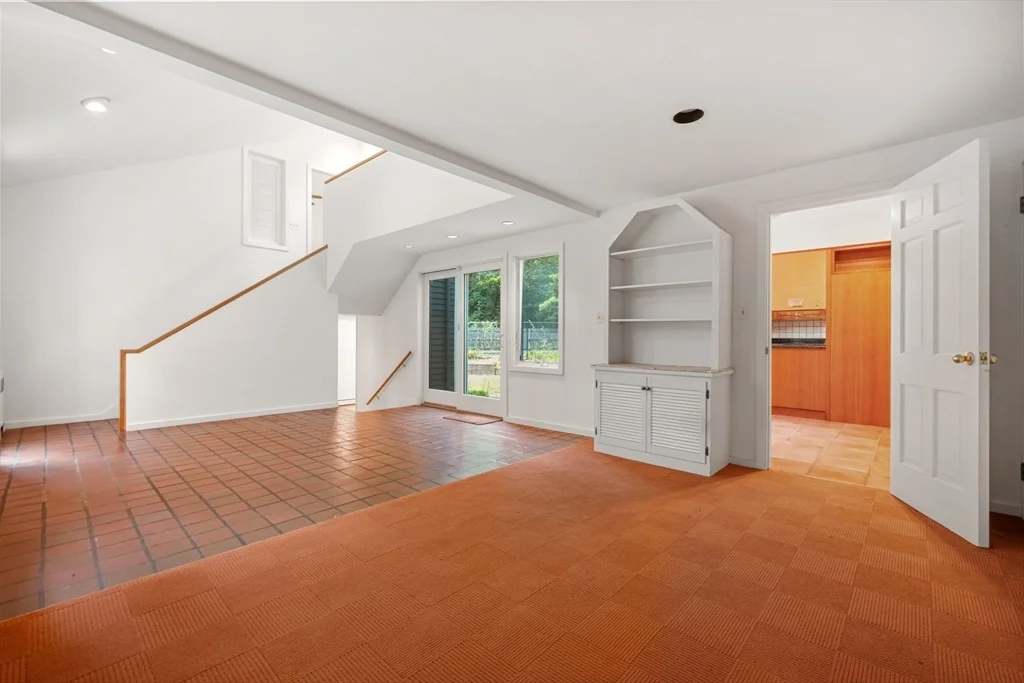 4 bed, 3 bath apartment for rent at 188 Country Dr Unit 188, Weston — photo 14 of 21