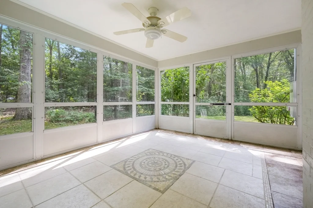 4 bed, 3 bath apartment for rent at 188 Country Dr Unit 188, Weston — photo 19 of 21