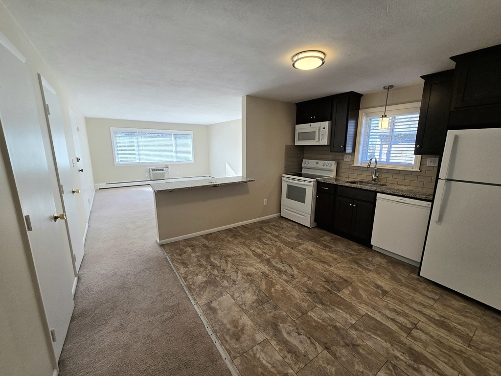 1 bed, 1 bath apartment for rent at 188 Lincoln St Unit 4, Stoughton — photo 3 of 9