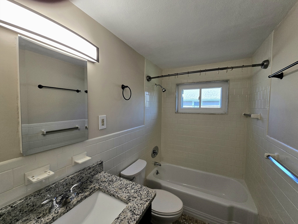 1 bed, 1 bath apartment for rent at 188 Lincoln St Unit 4, Stoughton — photo 7 of 9