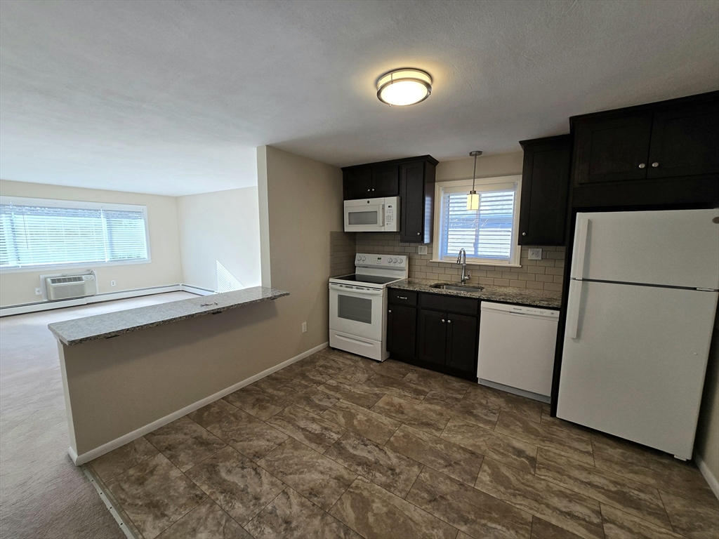 1 bed, 1 bath apartment for rent at 188 Lincoln St Unit 4, Stoughton — photo 2 of 9
