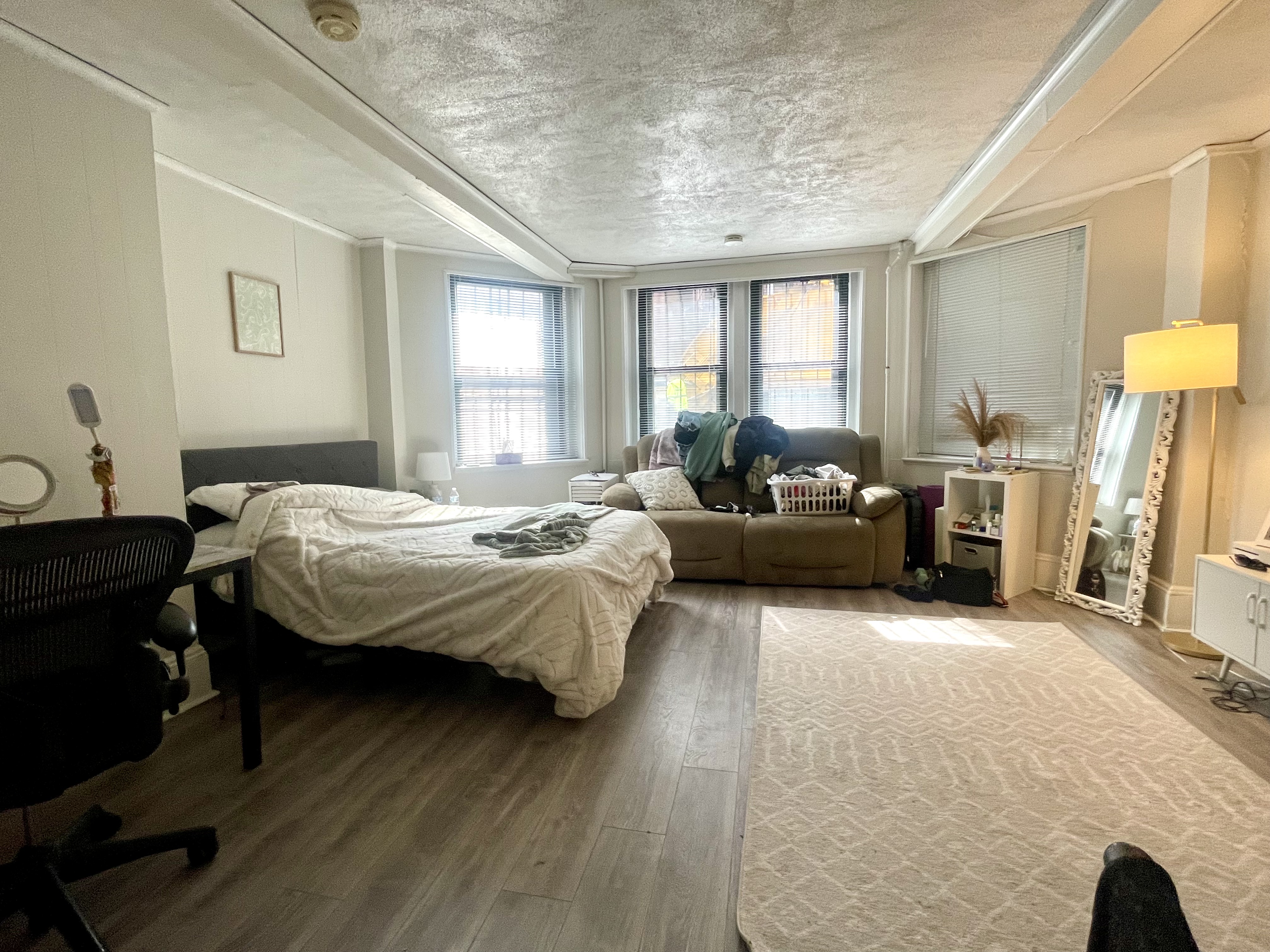 Studio bed, 1 bath apartment for rent at 188 Marlborough St Unit 2A, Back Bay — photo 2 of 8