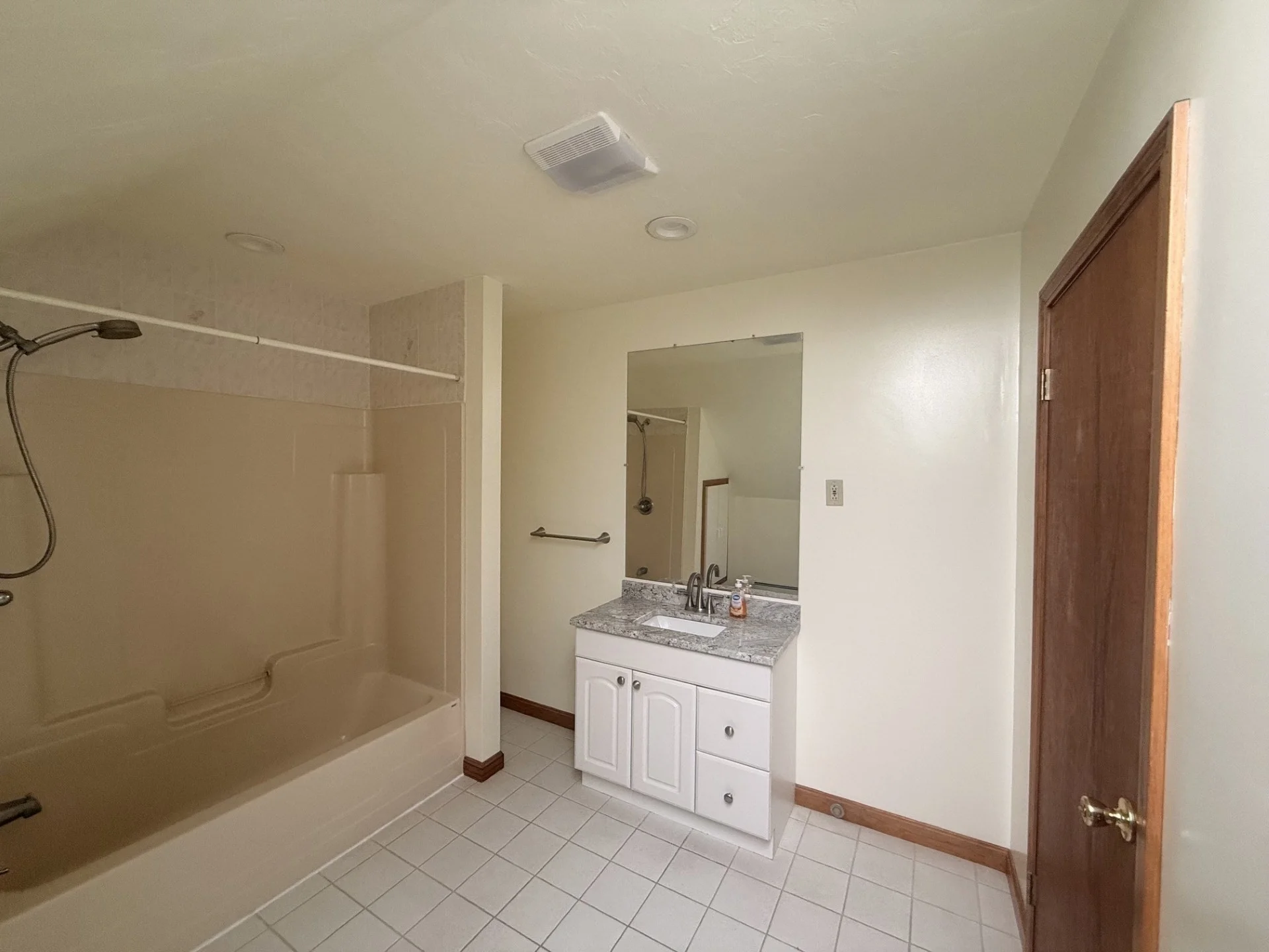1 bed, 1 bath apartment for rent at 188 North Franklin St Unit 2R, Holbrook — photo 5 of 9