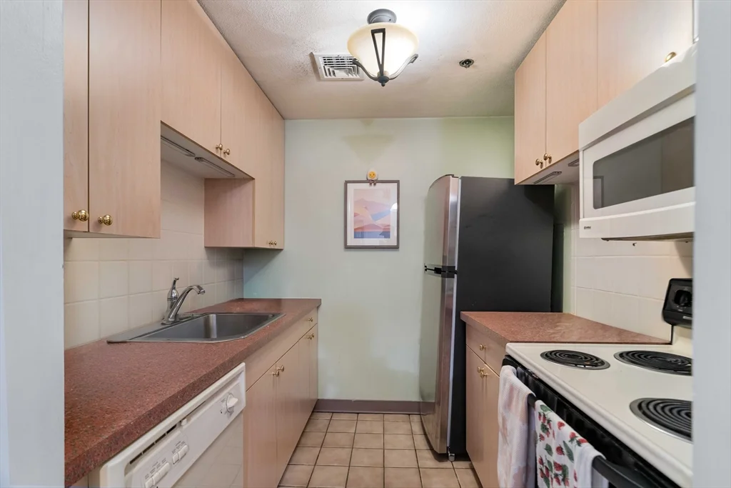 2 bed, 1 bath apartment for rent at 188 North Unit 53, North End — photo 3 of 14