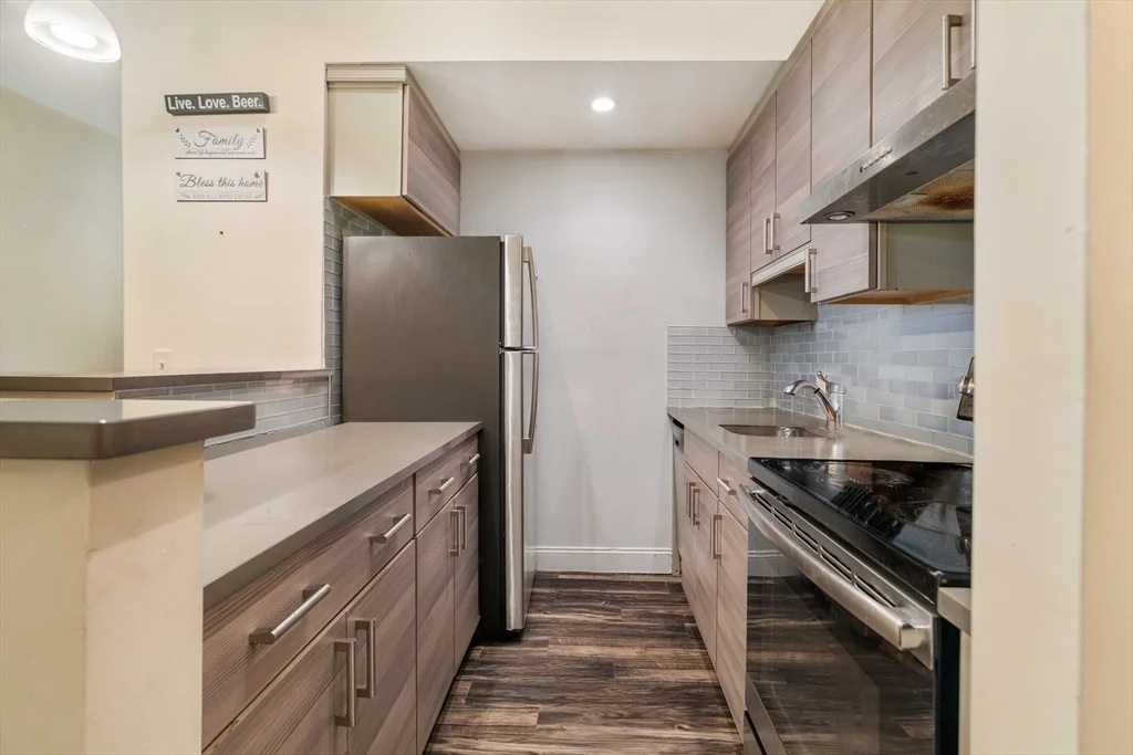 3 bed, 1 bath apartment for rent at 188 North Unit 62, North End — photo 3 of 20
