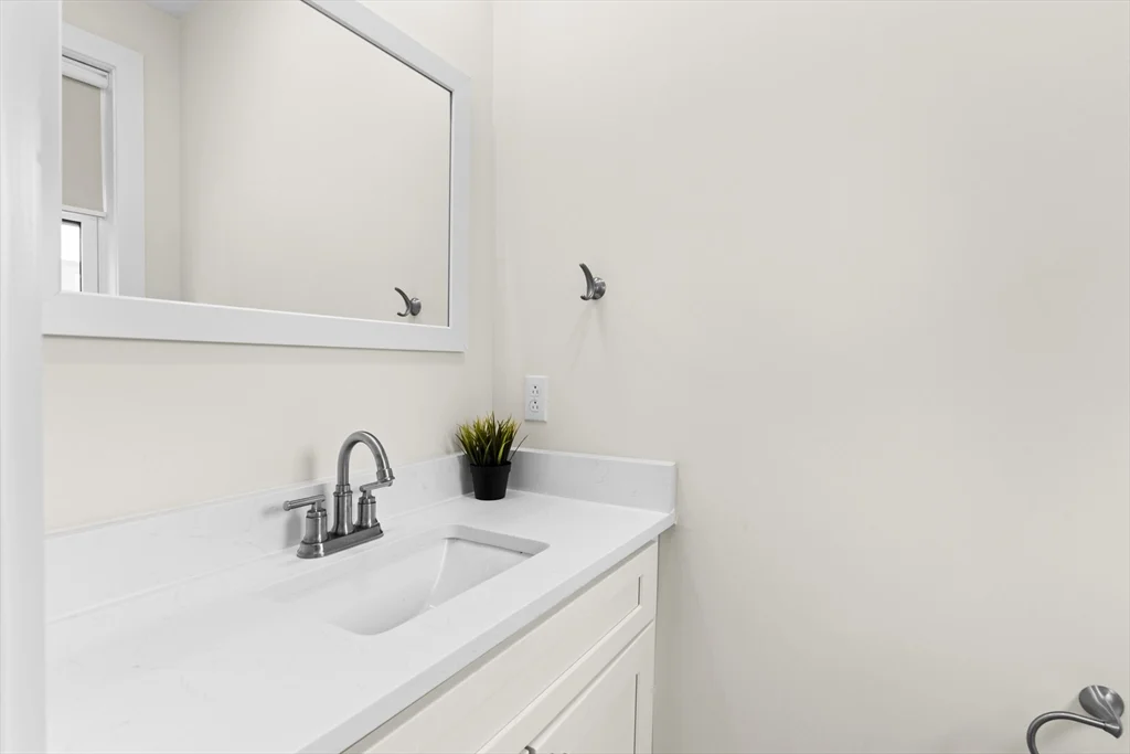 3 bed, 2 bath apartment for rent at 188 Quincy Ave Unit B1, Quincy — photo 2 of 20