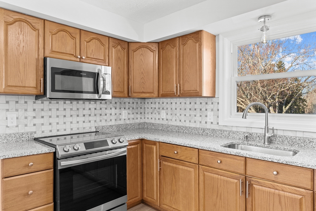 3 bed, 1 bath apartment for rent at 188 School St Unit 2, Taunton — photo 3 of 16