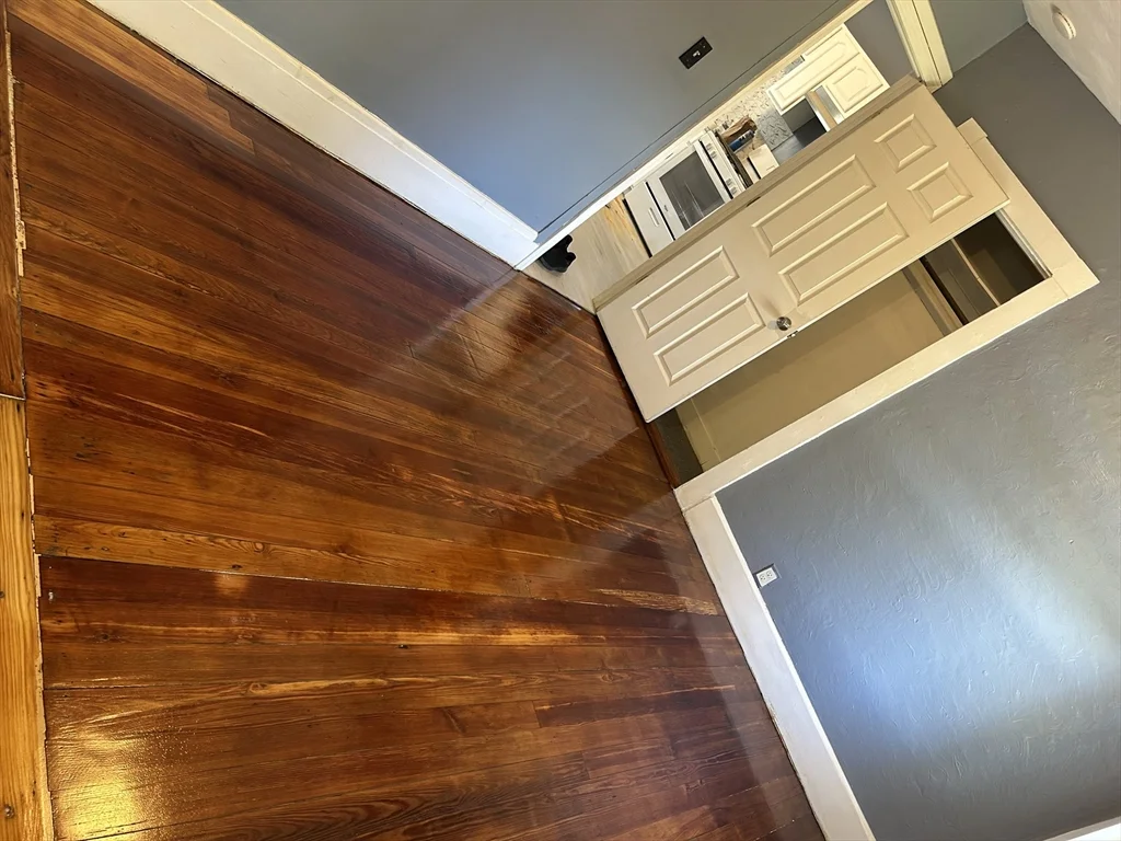3 bed, 1 bath apartment for rent at 188 Shawmut Ave Unit 1, New Bedford — photo 4 of 6