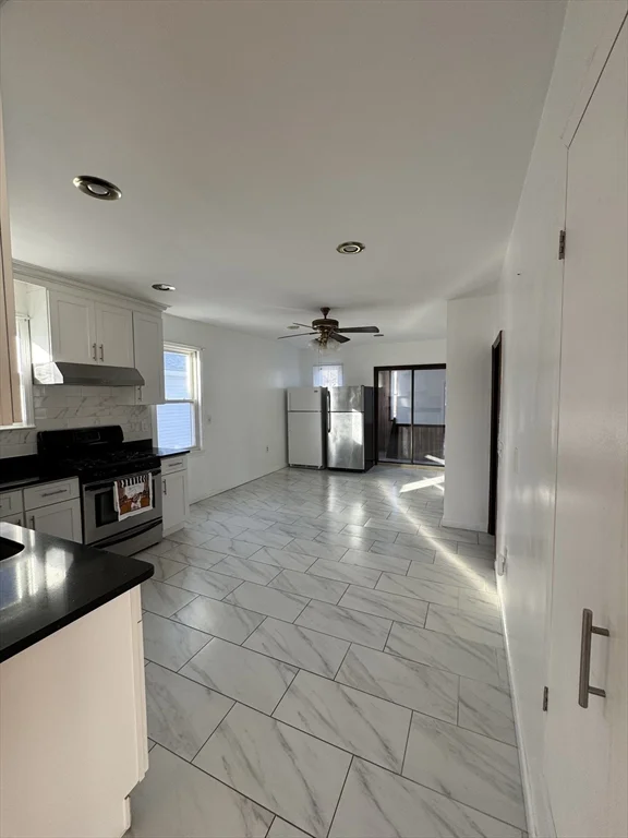 4 bed, 1 bath apartment for rent at 188 Sylvan Unit 188, Malden — photo 3 of 16