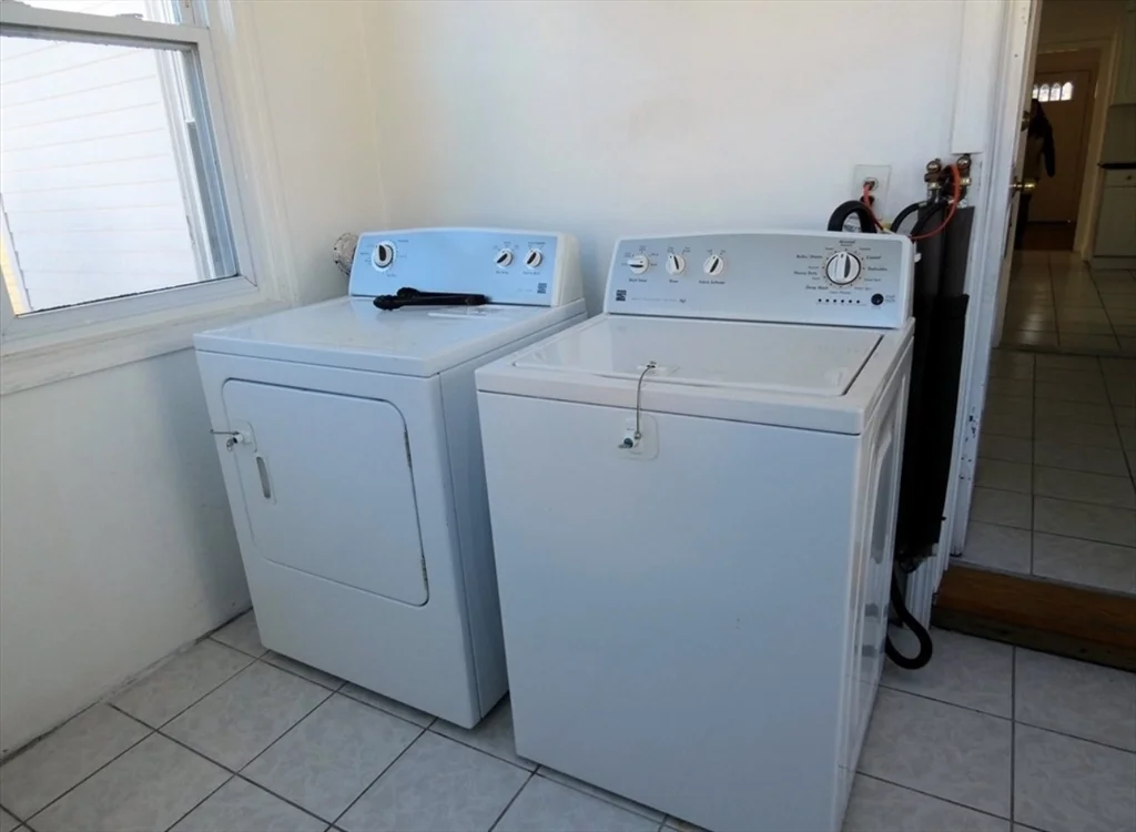4 bed, 1 bath apartment for rent at 188 Sylvan Unit 188, Malden — photo 14 of 16