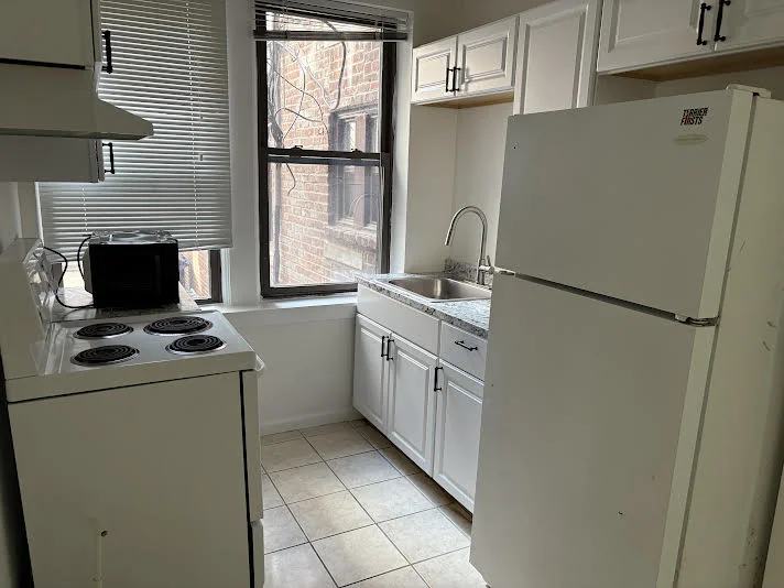 1 bed, 1 bath apartment for rent at 1880 Commonwealth Ave Unit 1, Brighton — photo 4 of 6