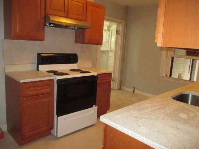 4 bed, 2.5 bath apartment for rent at 1887 Beacon St Unit 1, Brookline — photo 4 of 8