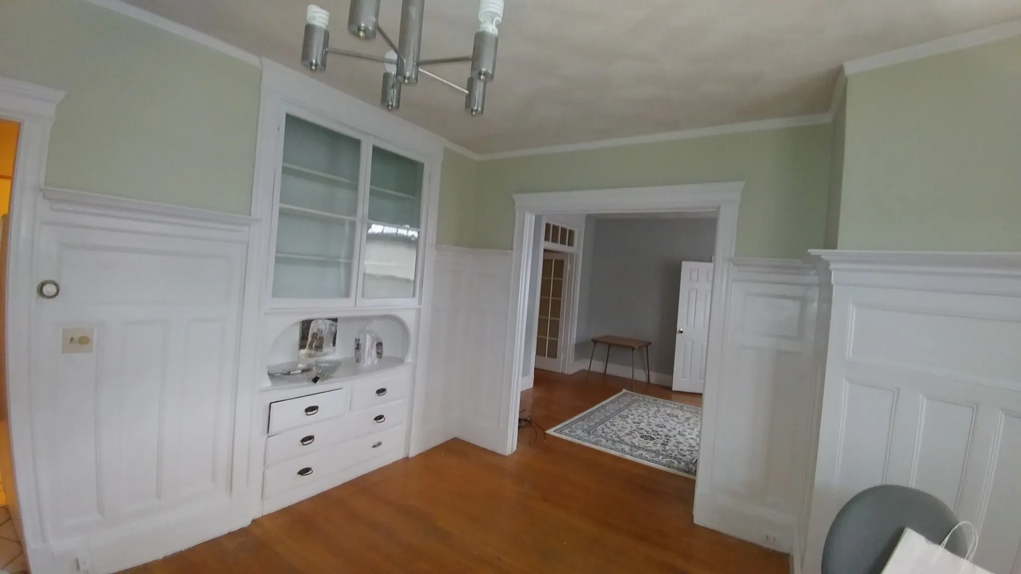 4 bed, 2.5 bath apartment for rent at 1887 Beacon St Unit 1, Brookline — photo 5 of 8