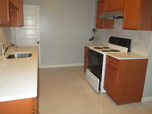 4 bed, 2.5 bath apartment for rent at 1887 Beacon St Unit 1, Brookline — photo 3 of 8