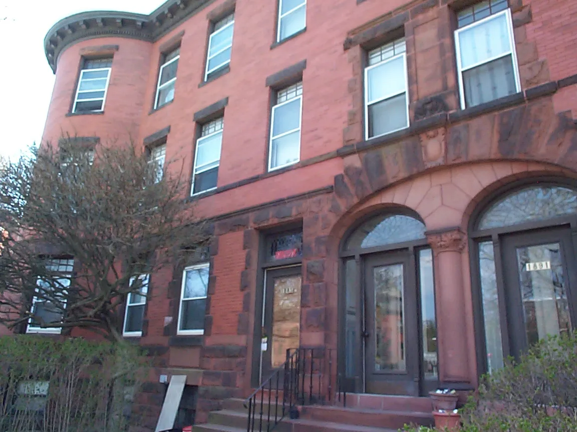 4 bed, 2.5 bath apartment for rent at 1887 Beacon St Unit 1, Brookline — photo 1 of 8