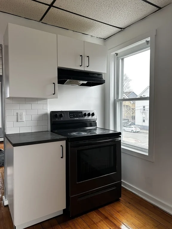 3 bed, 1 bath apartment for rent at 189 5th St Unit 2, Fall River — photo 3 of 18