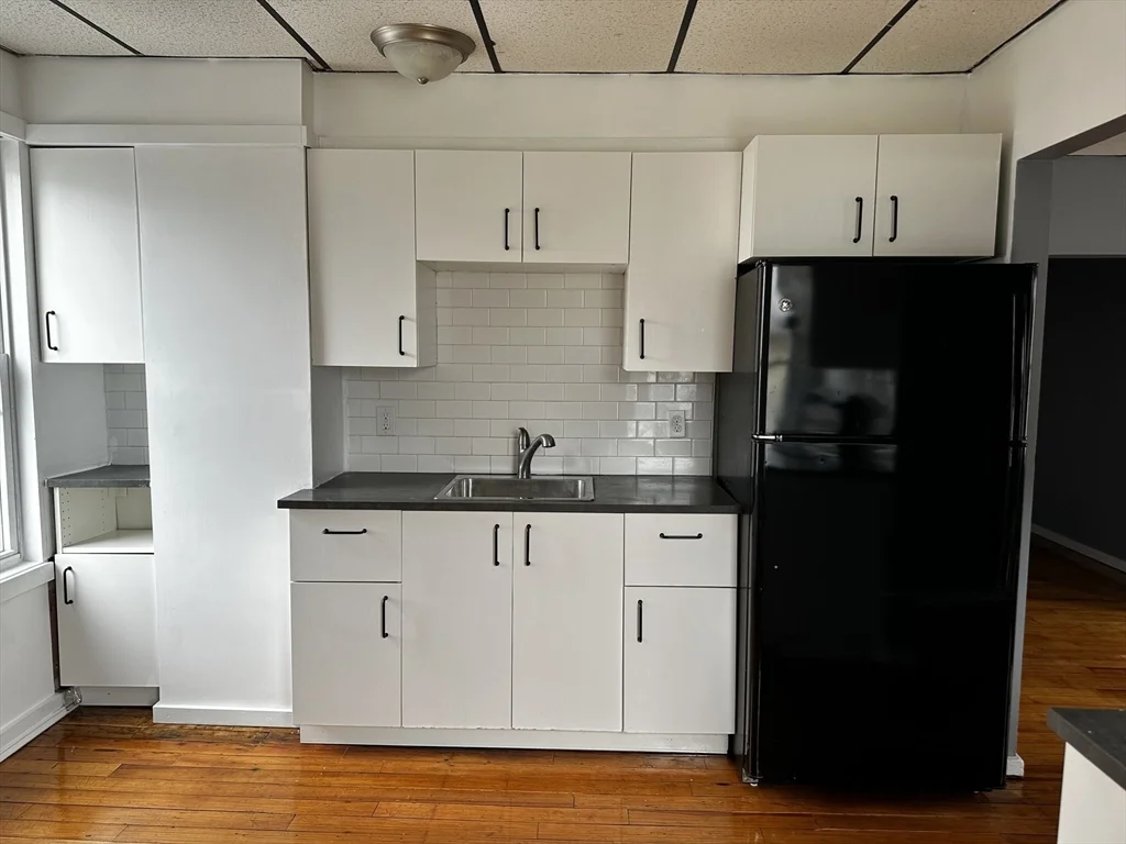 3 bed, 1 bath apartment for rent at 189 5th St Unit 2, Fall River — photo 2 of 18
