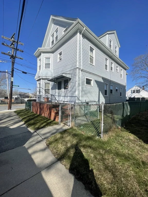 2 bed, 1 bath apartment for rent at 189 Adams St Unit 3, Northwest — photo 4 of 9