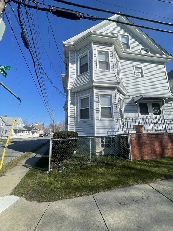 2 bed, 1 bath apartment for rent at 189 Adams St Unit 3, Northwest — photo 3 of 9