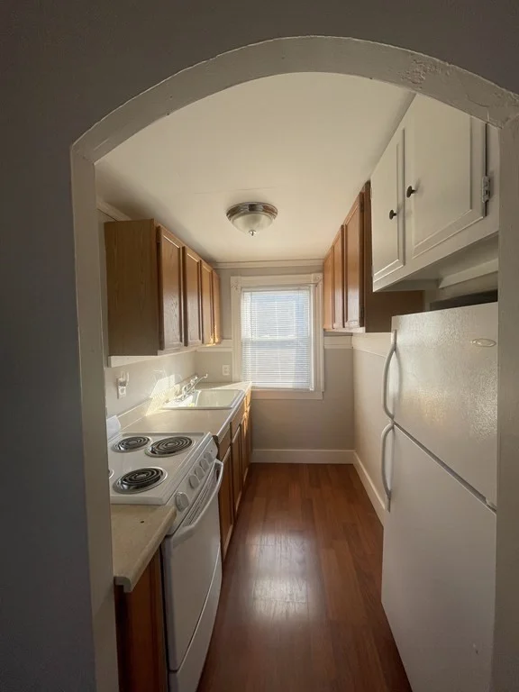 2 bed, 1 bath apartment for rent at 189 Adams St Unit C, Northwest — photo 5 of 9